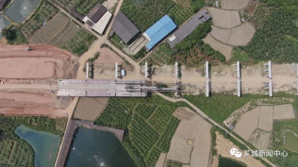 联十四线芗城段控制性工程埔里大桥开始梁片架设