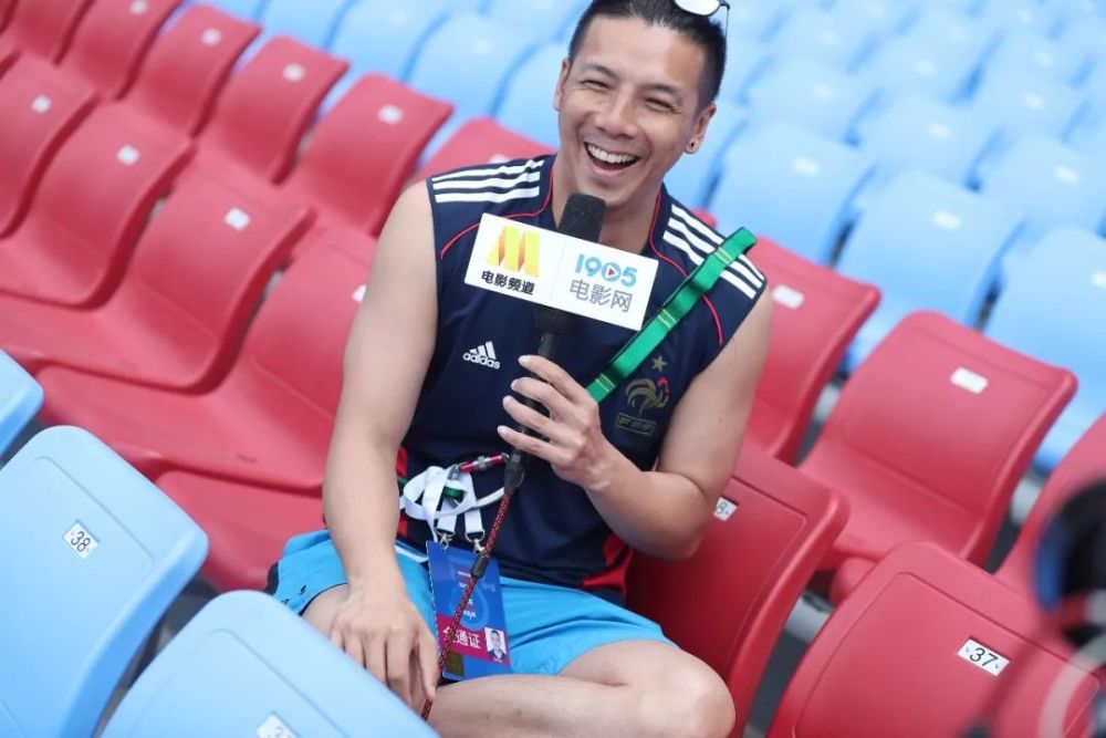 吴永伦语气轻松地聊起自己受过的伤他语气轻松地聊起自己受过的伤:刚