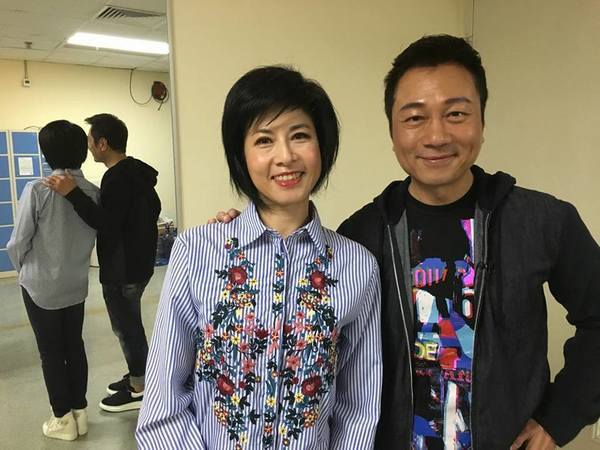 天若有情主唱袁凤瑛罕见现身,53岁仍单身,自