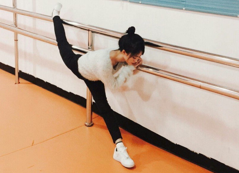 鞠婧祎到底多有才华?看她的"排练照",图4所有妈妈粉都羡慕!