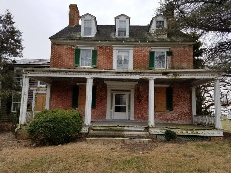 美国小伙土豪搬家:花100万美元将259年老宅搬