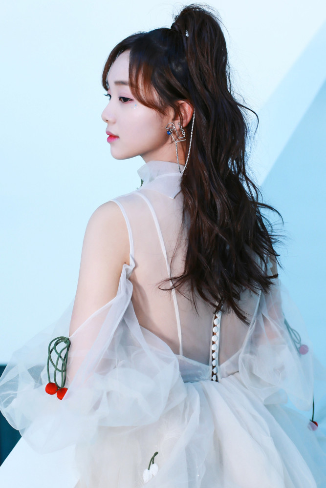 女神吕小雨:第5513期气质潮流美图欣赏