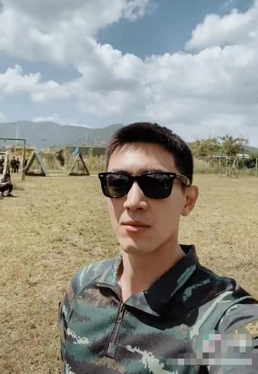 林更新新剧平头造型,身穿作训服撞脸金瀚,这腰线太可了!