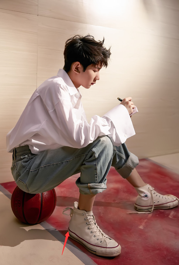 穿匡威还系蝴蝶结鞋带看王源的初恋系法粉丝爱了