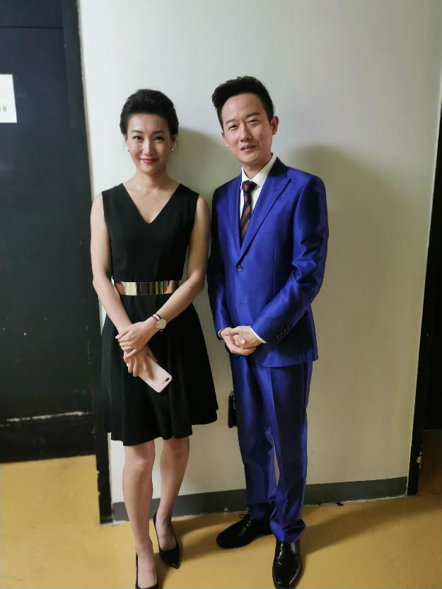 直到录制其他节目时,李梓萌摘掉假发,一下子年轻了至少十岁,让不少