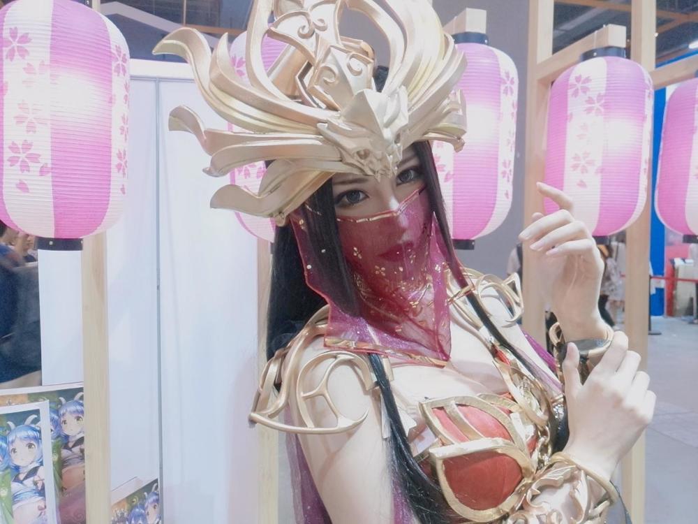 出神入化的cosplay,美杜莎气质到位,黑暗淑女美艳动人