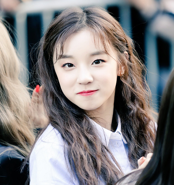 有种"天然美女"叫宋雨琦,童年照意外曝光引热议,天使微笑抢镜