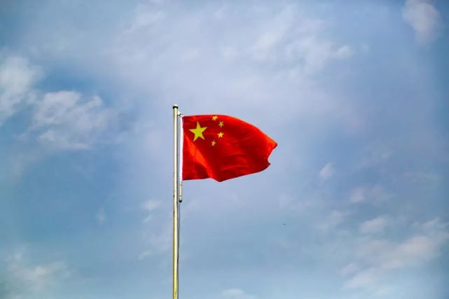 陈考国家升起的国旗