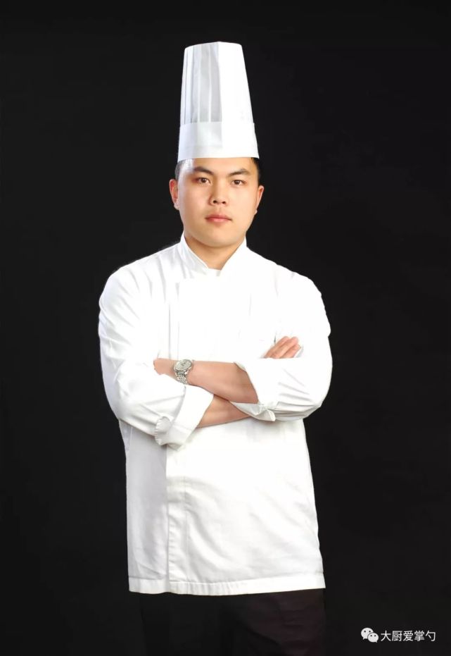 入行9年的他已是资深凉菜主管,两道冷菜作品带你共同感受他的风采
