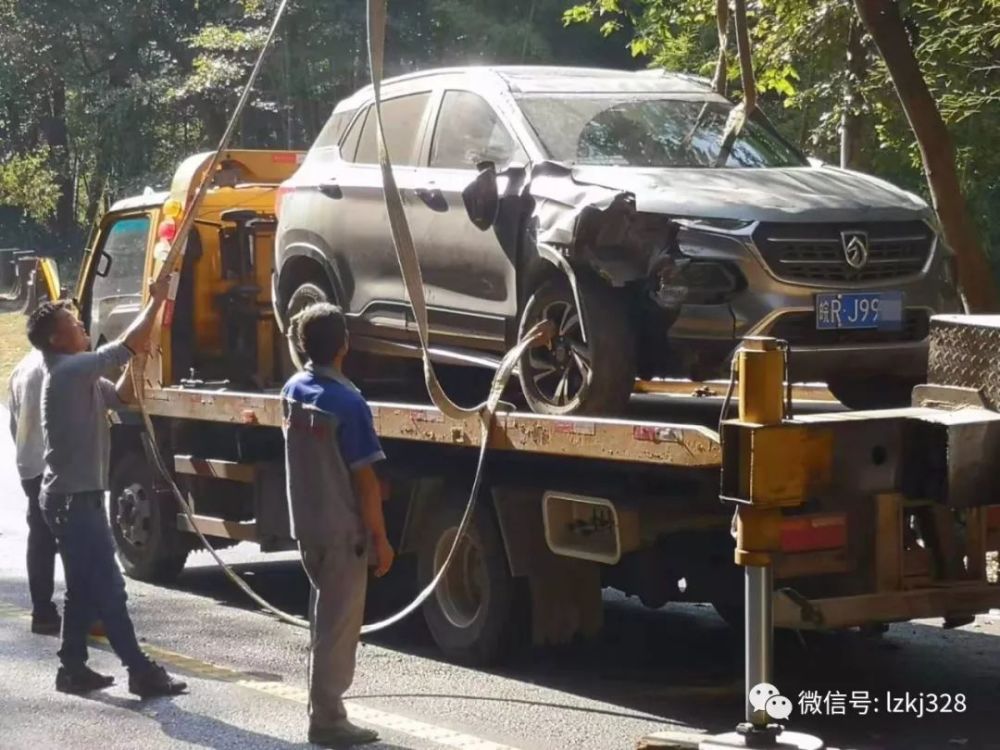 实拍 九华山盘山路蹊跷车祸