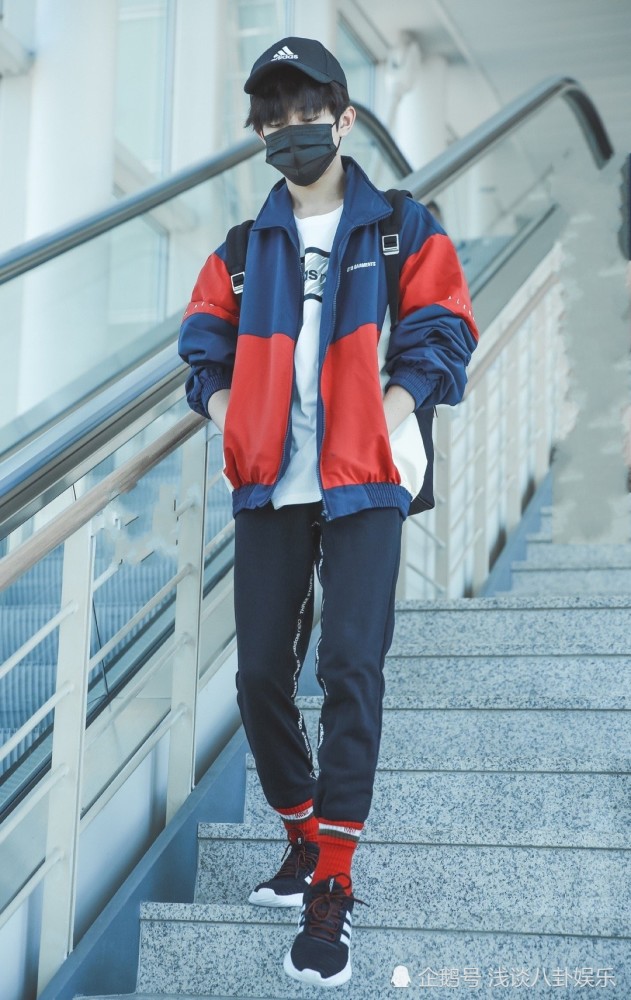 有种个性叫易烊千玺的袜子,看到他的穿法,一般人学不来的时尚