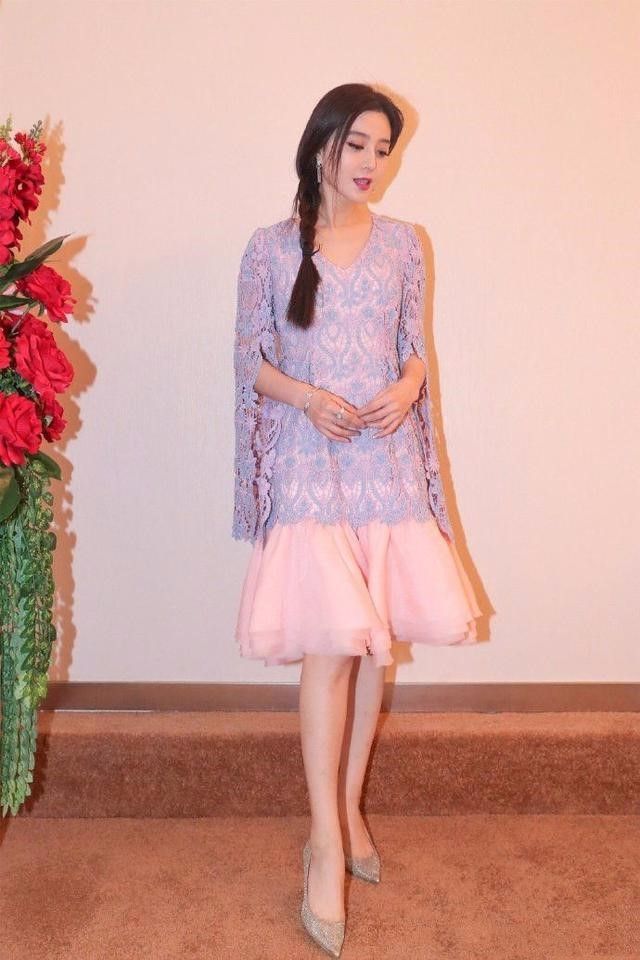 范冰冰瘦了几十斤,穿短裙秀美腿,裙子都敢短到臀部了!