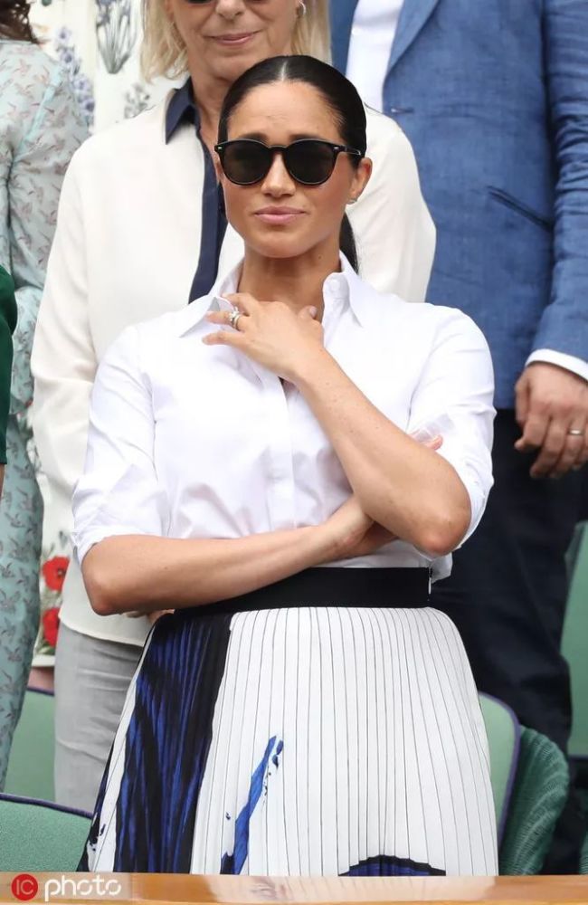 到现在coco还是不会忘记哈利王子与公爵夫人梅根婚礼上的那条givenchy