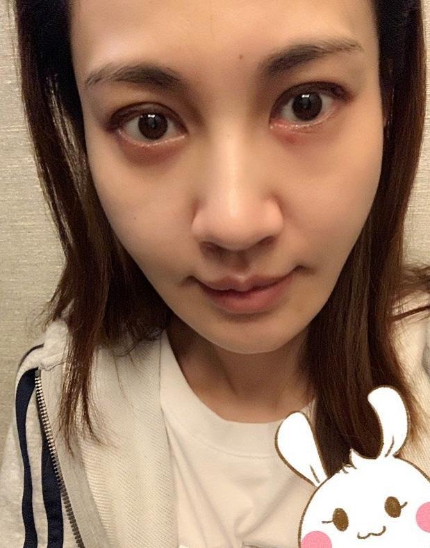 杨雪晒纯素颜撞脸angelababy年纪原因不如杨颖更美