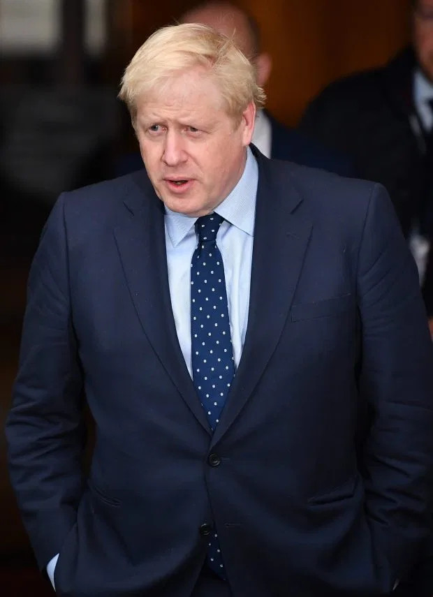 女记者称英国首相鲍里斯摸她的大腿用力太猛,鲍里斯愤怒回应