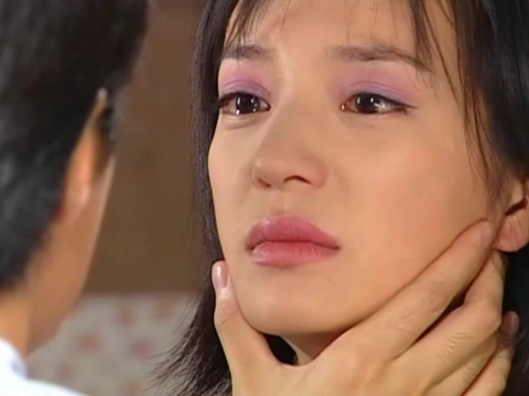 依萍在大上海唱歌很开心,为何中途却放弃了那份工作?真相很现实