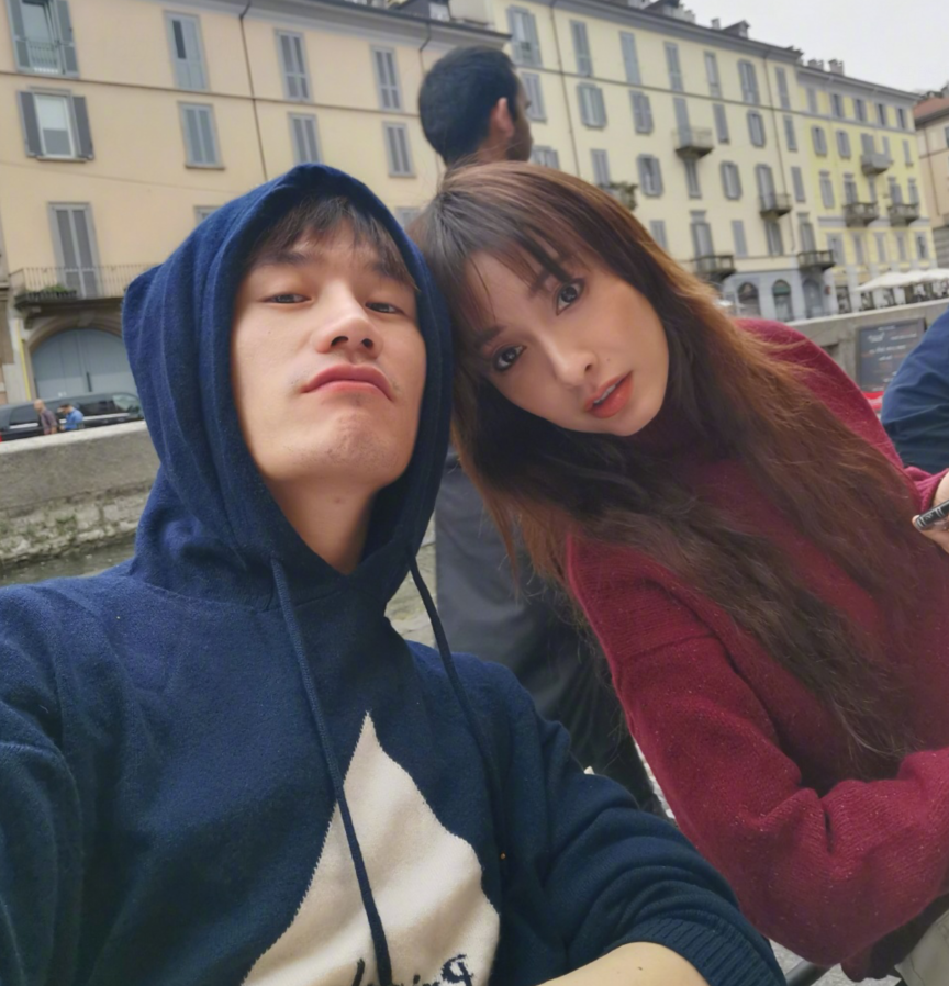 有种宝藏女孩叫吴昕国外和帅哥亲密照手动辟谣方式绝了