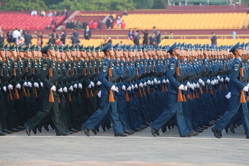 直击受阅部队列队集结,威武!