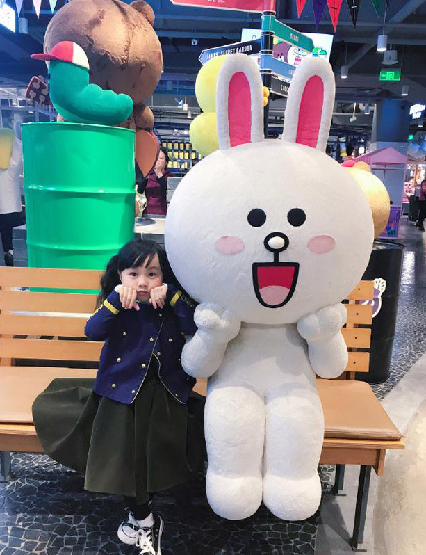 节目外的小山竹更漂亮,扎着双马尾模仿小兔子超萌