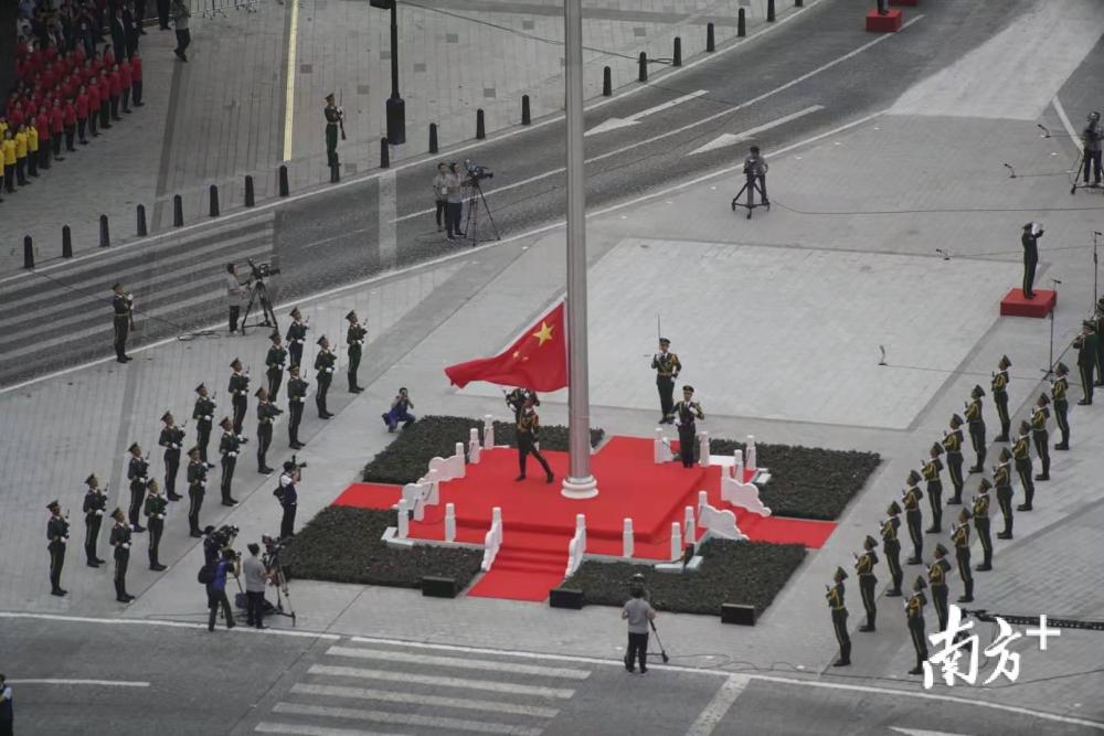 广东省 广州市升国旗仪式幕后揭秘 国旗护卫队每天训练8小时