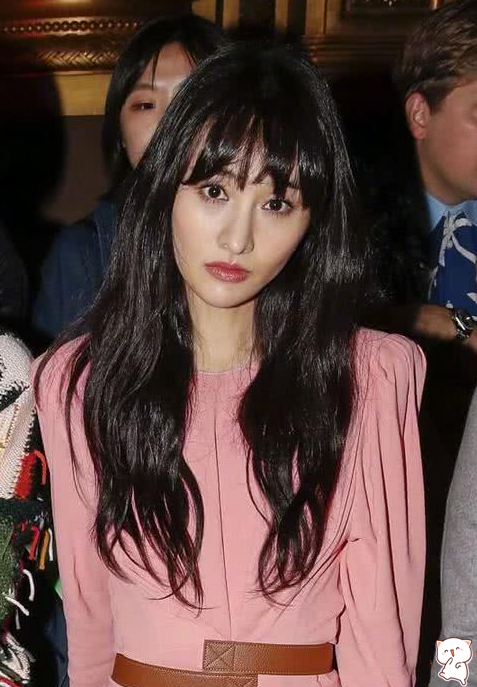 郑爽生图曝光被质疑整容?脸颊老态十足像枯树干,粉丝瞬间脱粉!