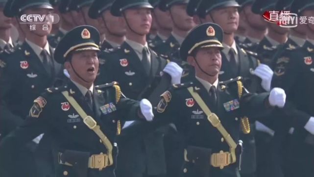 还有一件值得我们自豪和骄傲的是,今天有两位咱们洛宁籍的将军,带领