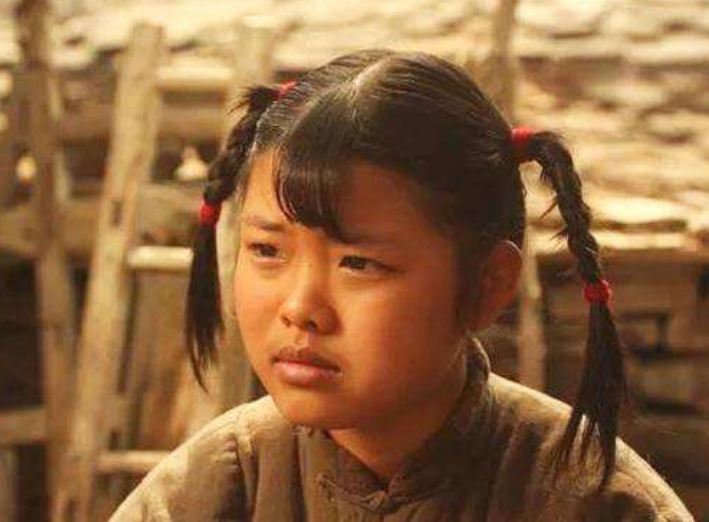 《小兵张嘎》14年了,嘎子与英子出游相聚,拍下合影回忆满满!