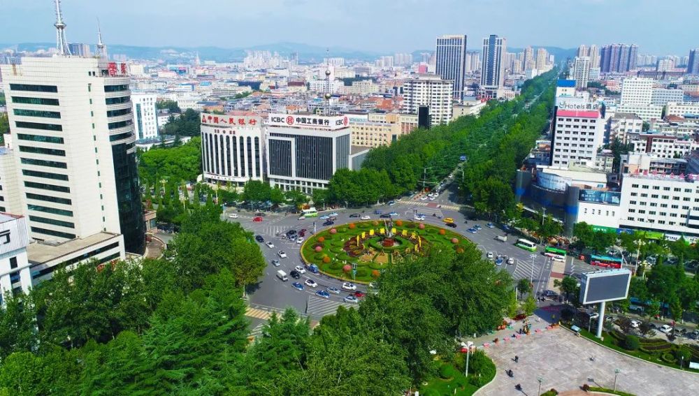 大转盘今天的黄华街上世纪九十年代的黄华街今天的新市街上世纪七十