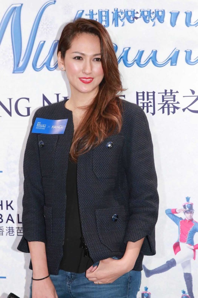 44岁亿万媳妇李嘉慧生活节俭老公身家59亿却带女儿吃茶餐厅