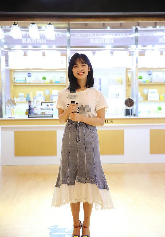 沈月瘦了十斤亮相,整个人洋气了不少,但造型还是一言难尽