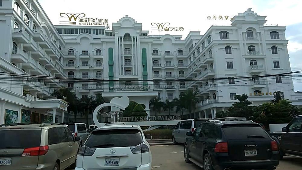 在柬埔寨赌博是合法的,但是必须要办理当地颁发的牌照,比如当地的白沙