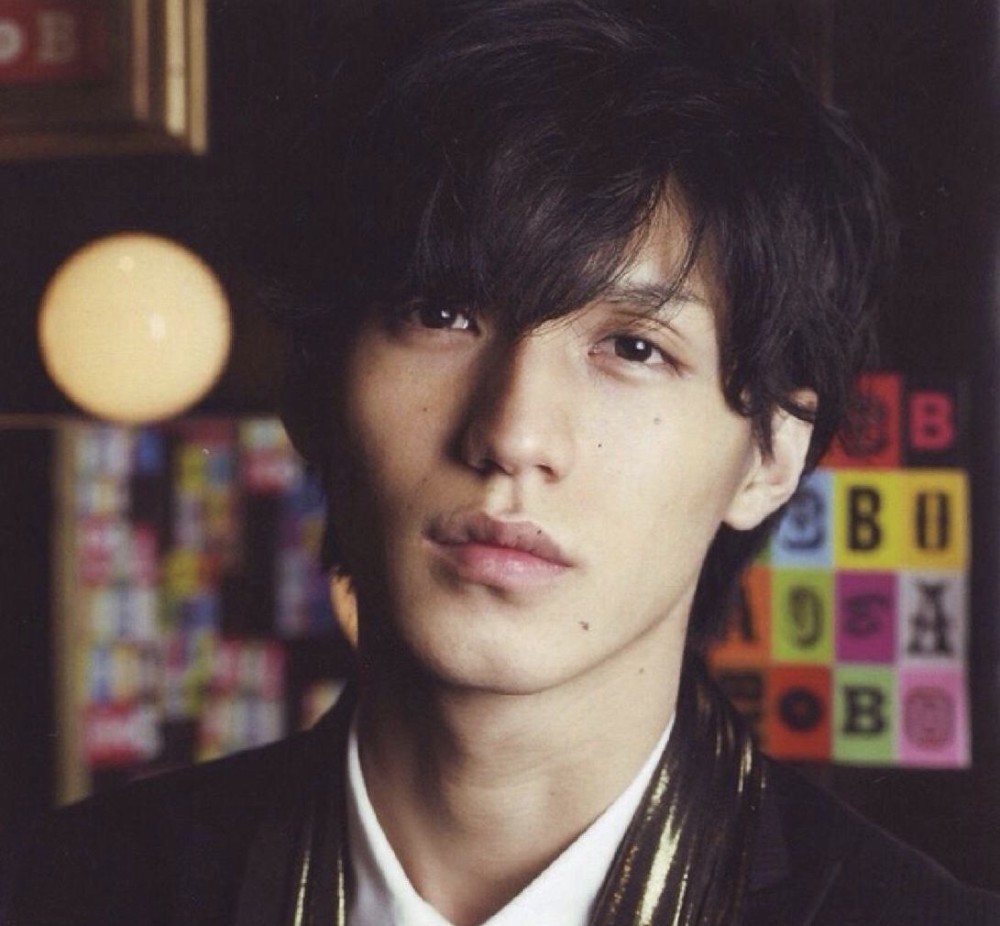 锦户亮开通了微博,陈坤评论欢迎,两人被网友称为大表哥和小表弟