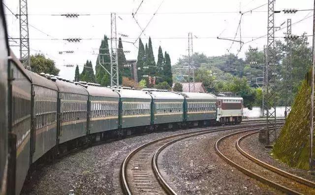 回望祖国70年用一张张老照片记录4座城市的新与旧