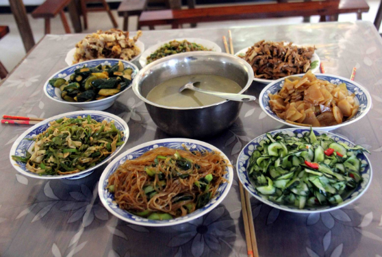 为啥有钱人争着去庙里"吃斋"?听住持说了真话,我也想尝尝素菜