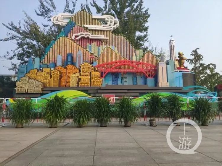 70组国庆彩车在京展出,"魅力重庆"彩车邀你"打卡"