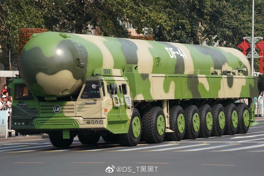 上,一共展出了16枚东风-41战略洲际导弹,16枚东风-31ag战略洲际导弹,4