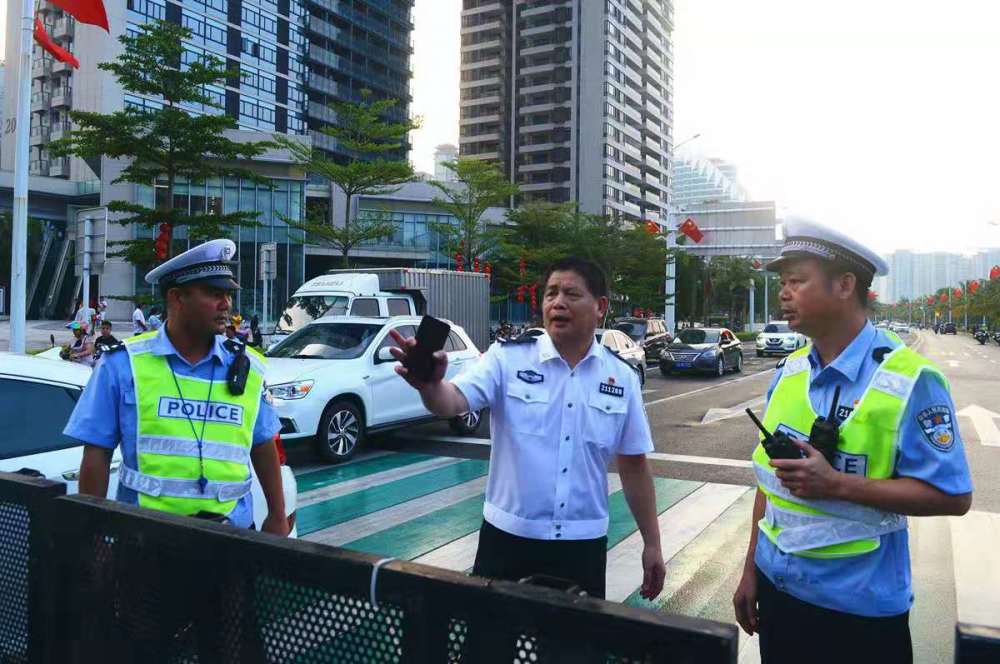 湛江交警圓滿完成國慶煙花燃放惠民活動交通安保任務