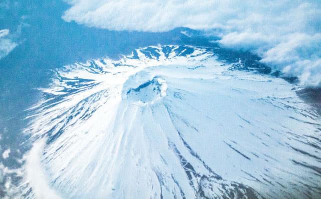 日本富士山是租的 每年还需交租金 这是怎么回事呢