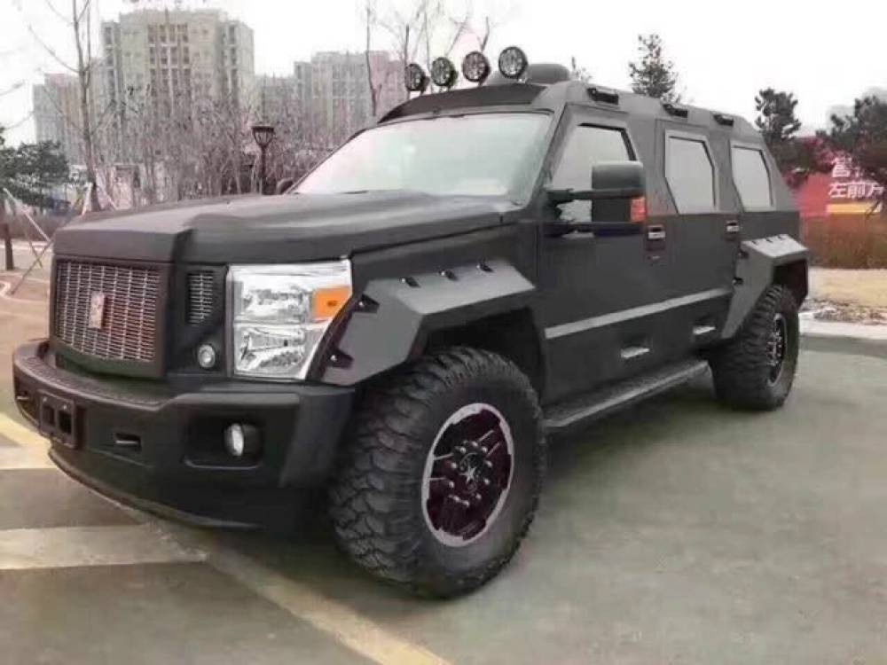 街头偶遇400万乔治巴顿一脚油门28个油车友车主不差钱