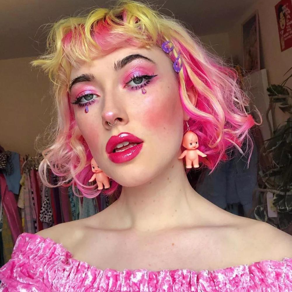 ins上的"粉红女孩",把头发当作调色盘,还向日本原宿风致敬