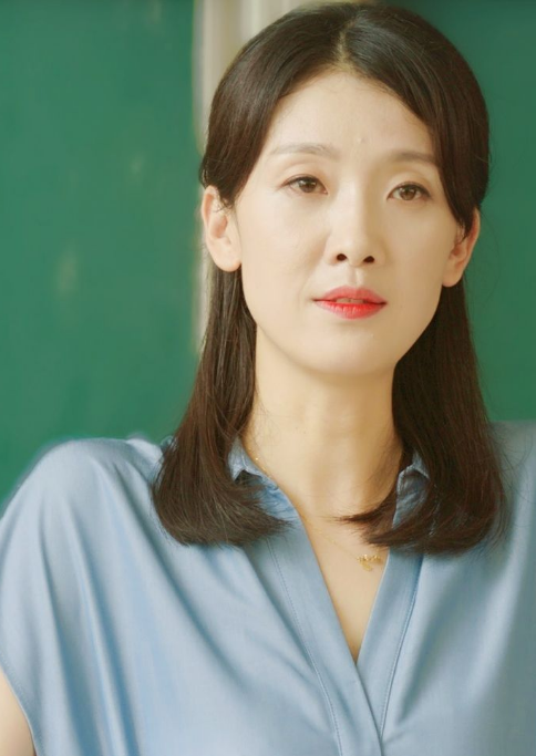 18岁的天空》这部电视剧,一定会记得里面的裴佩老师,她就是李景阳演的