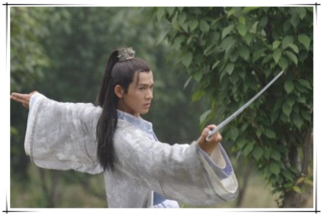 别人视之如天堑的山上山下隔阂,林守一在阿良的"酒水"之中,便轻易窥破