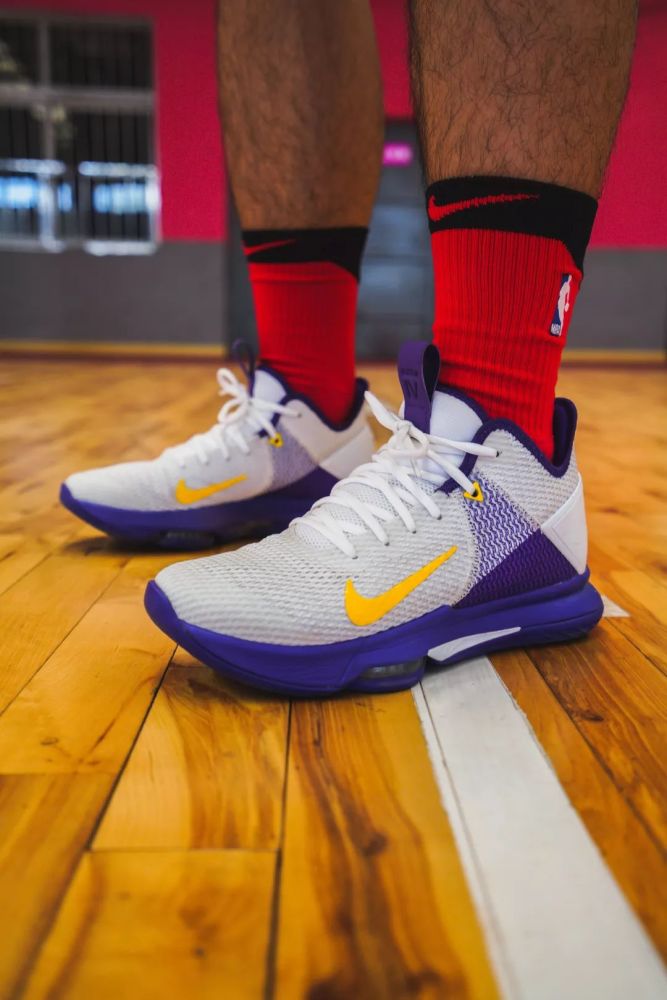 勒布朗witness4实战测评最强崴脚选手之一已上线