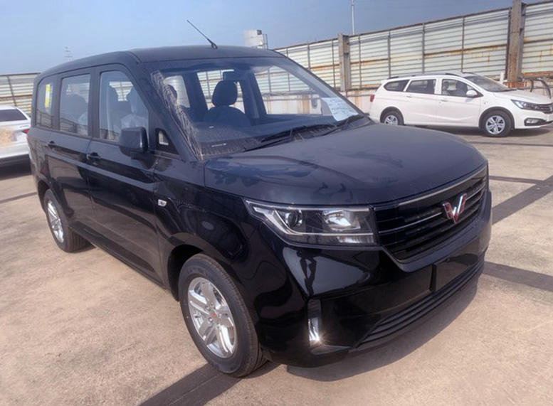 五菱又出新车,五菱宏光plus黑色太漂亮了!又要卖疯了