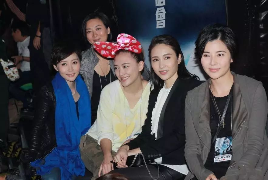 古惑仔太太团齐聚,为谢天华女儿庆生,一人未现身很意外