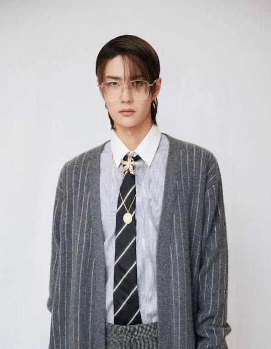 肖战油头造型帅?那是你没看过王一博!网友:就是我要的男朋友!