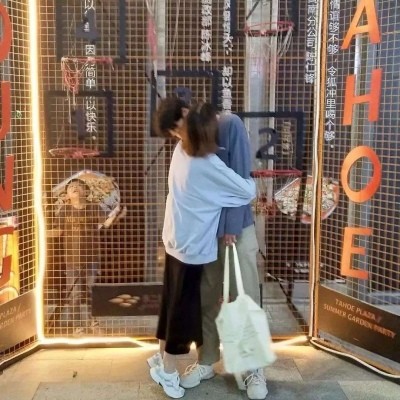 超火"ins风"情侣头像:如果你的可爱给了所有人,请别伤害我