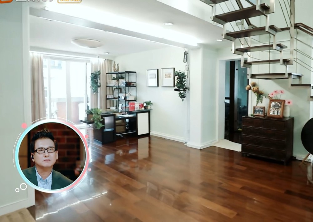 张恒家竟在旧房7楼,可开门看清屋内装修,终于懂他为啥敢追郑爽