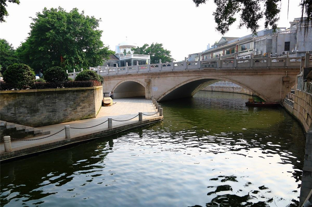 广州荔枝湾涌,其历史可追溯到广州建城之初,历经兴衰今又重现
