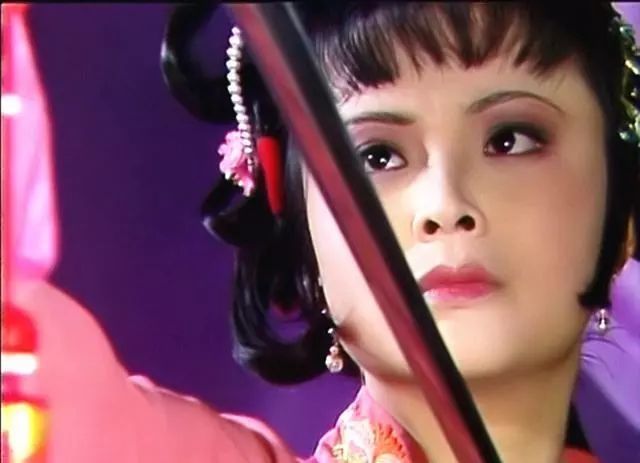 红楼梦中尤三姐是不是对宝玉动心了为何后来不见任何动静